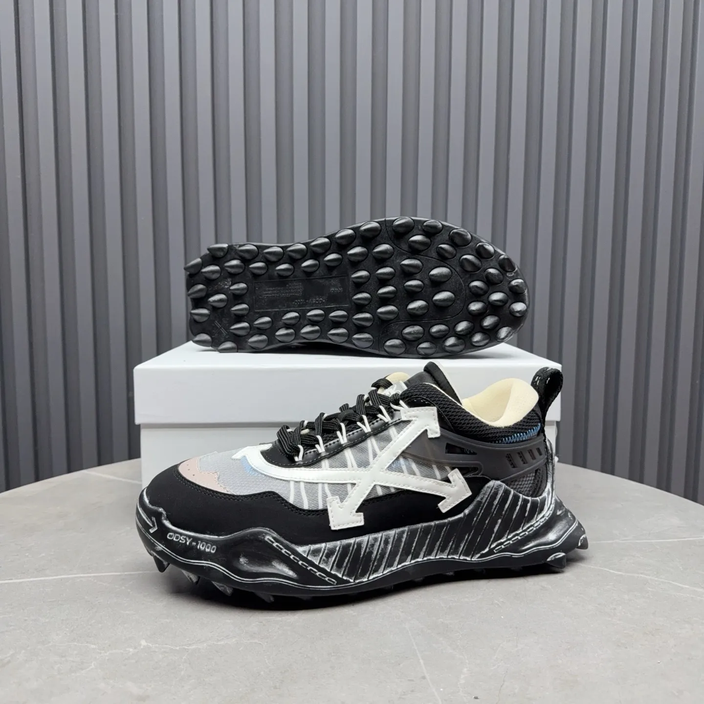 【OFF WHITE】P: 680💰Couple model, Size: Female 35-40; Male 39-44 (customized at 45.46) 2025SS trendy brand OFF WHITE classic popular model, combined outsole, official website original 1:1 developed top-level copy, ️Selected imported high-mercerized matte cowhide splicing breathable mesh ✔️Breathable lining, breathable and comfortable, simple and personalized design, official website rubber outsole.